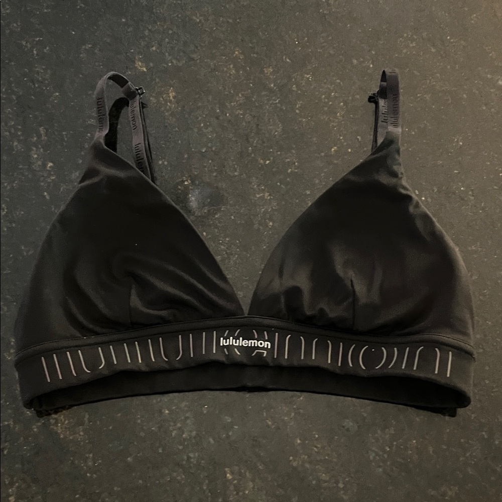 lululemon athletica License to Train Black triangle Bra. Size 6. Reposh!